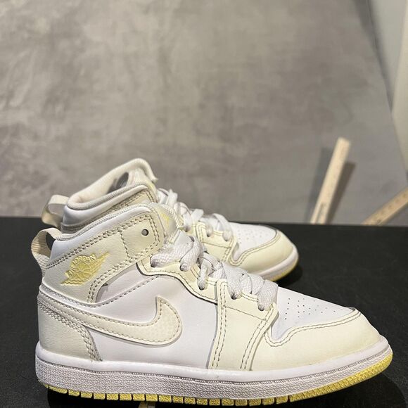 Air Jordan 1 Mid SE Shoes Youth Size 12C White Yellow FD8781-181 Retro Kids Nike - Picture 1 of 10